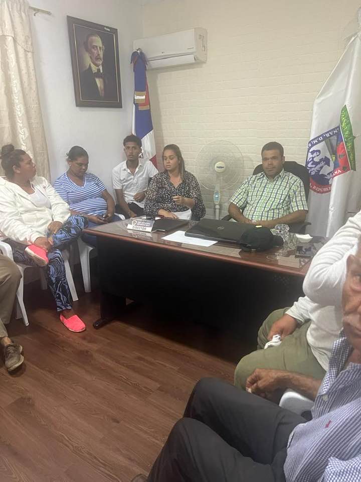 El Director de la Junta D. El Pinar Garis A. Pujols Sánchez realizó una reunión con todo el personal que forma parte de su equipo.