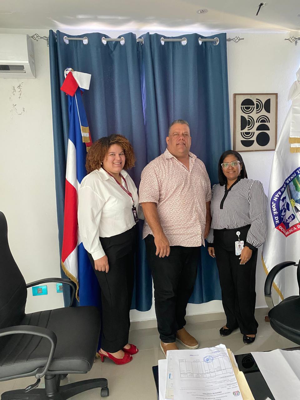 El alcalde Félix Benigno Sánchez sostuvo una reunión con una comisión del Consejo Nacional para la Niñez y la Adolescencia (CONANI),