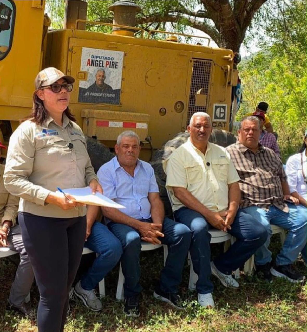 Nuestro alcalde Félix Benigno Sánchez participó en la presentación del GREGAR en la comunidad de Los Palmaritos,