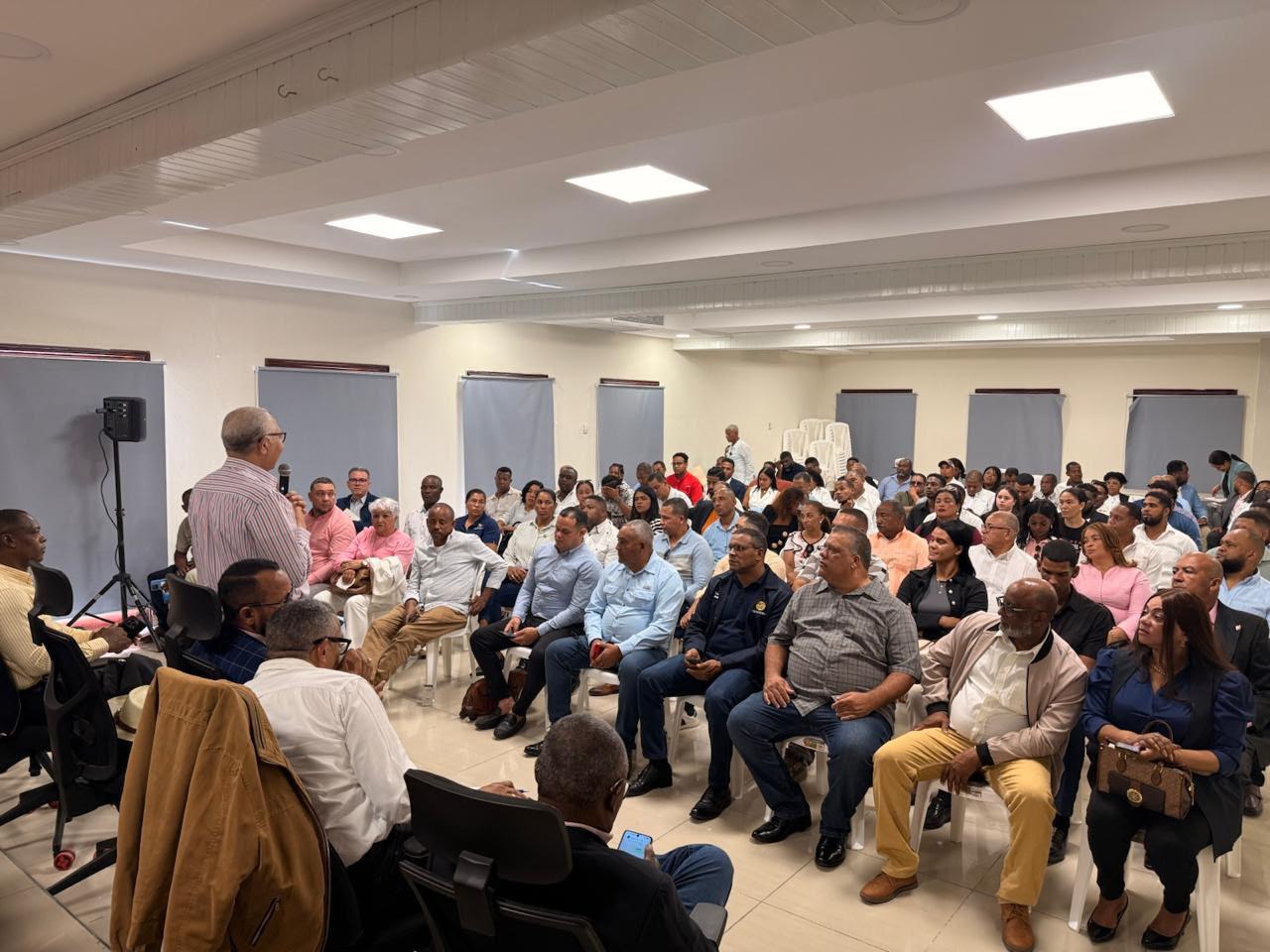 Nuestro alcalde Félix Benigno Sánchez participó en una importante reunión convocada por la Federación Dominicana de Distritos Municipales (FEDODIM)